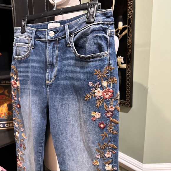 Driftwood “Kelly” Embroidered Bootcut Jeans – Size 8 – Inseam 31 - Picture 7 of 12
